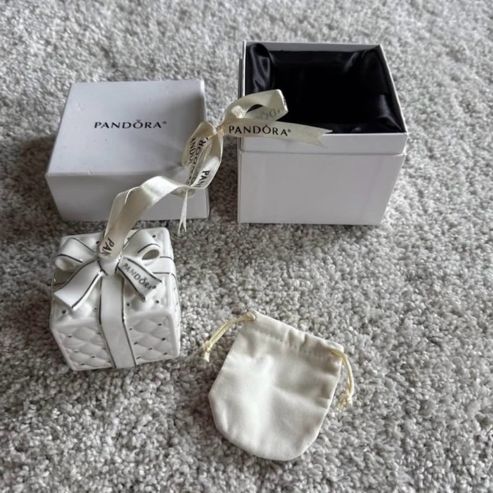 Pandora White Box with Cream Pouch and Ribbon